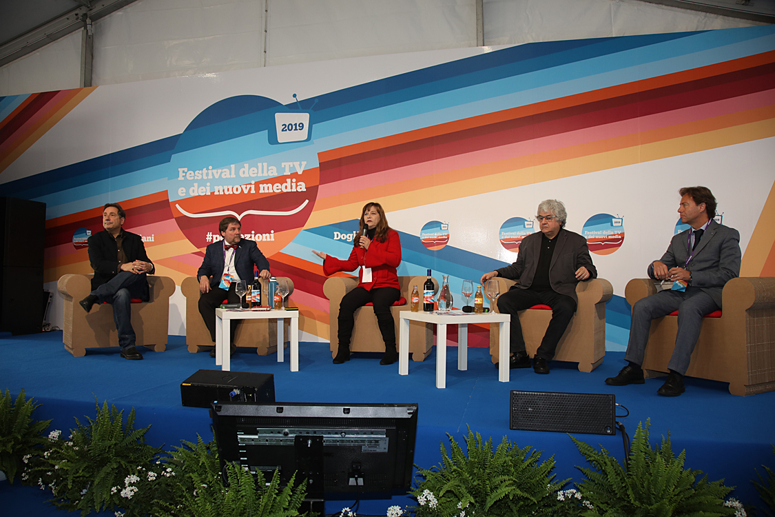 Festival della TV e dei Nuovi Media 2019_085.jpg - FESTIVAL DELLA TV E DEI NUOVI MEDIA 2019 A come Ambiente Le tematiche ambientaliste: dalla cronaca delle catastrofi naturali alla formazione di una vera e propria cultura della prevenzione. Luca Mercalli, Ermete Realacci, Angelo Robotto, Mario Tozzi con Rosy Battaglia